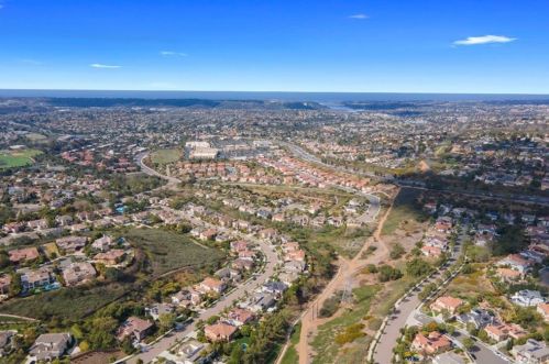 7463 Circulo Sequoia, Carlsbad CA 92009-8467 exterior