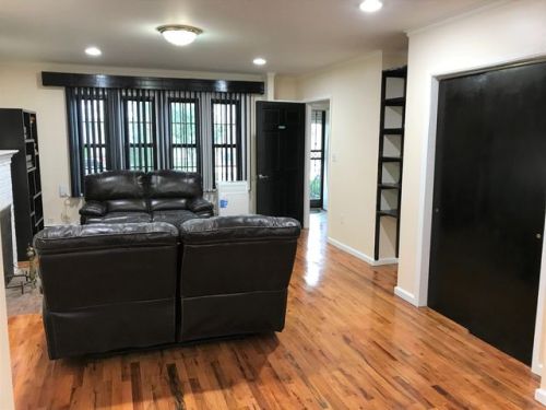 16015 84th Ave, Jamaica, NY 11432-1713