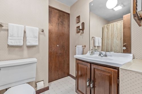 226 Iola St, Glenshaw PA  15116-2029 exterior