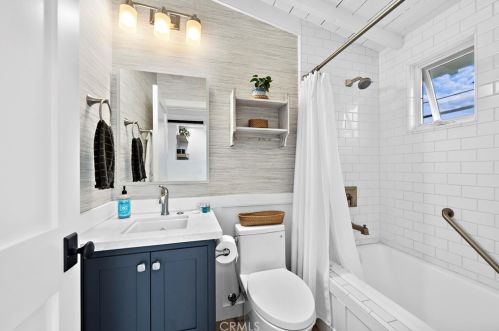 104 Onyx Ave, Newport Beach CA  92662-1208 exterior