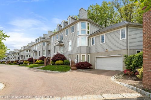 2 Mariners Bnd, Brielle, NJ 08730-1251