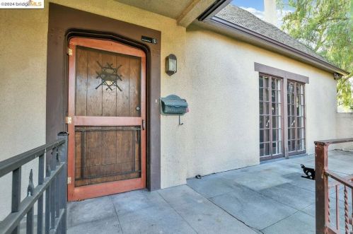 2 Sycamore Ct, West Pittsburg CA  94565-1633 exterior