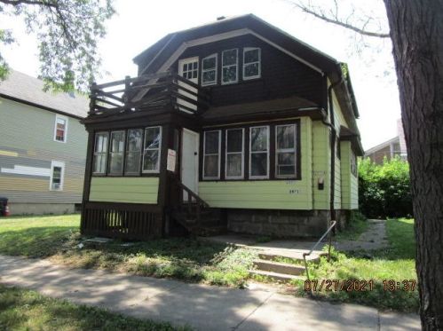 2971 6th St, Milwaukee, WI 53215-3927