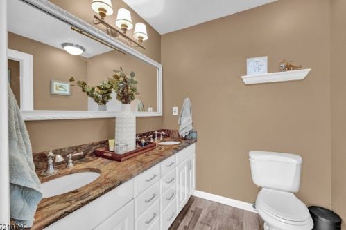 170 Rainbow Trl, Parsippany NJ  07834-3214 exterior