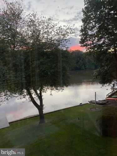 61 Lakeview Dr, Pilesgrove NJ 08098-2081 exterior