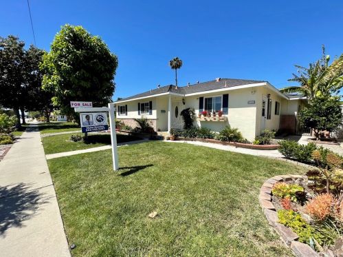 2345 Palo Verde Ave, Long Beach CA  90815-2358 exterior