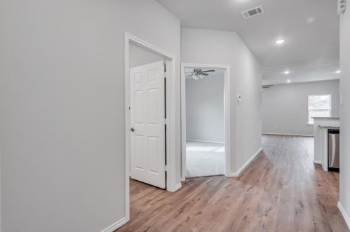 207 Evans St, Cleburne, TX 76031-2224