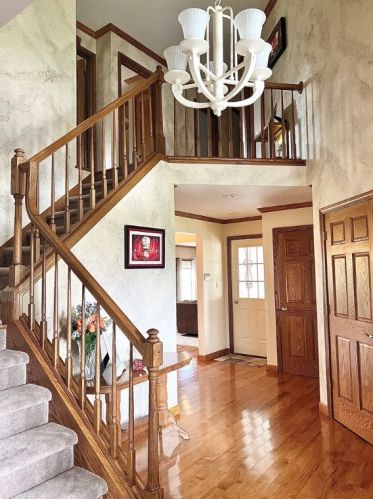 2413 Woodland Hills Dr, New Castle PA  16101-5557 exterior