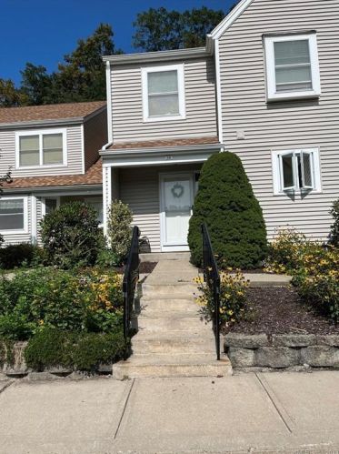 34 Brentwood Dr, Wallingford, CT 06492-4344