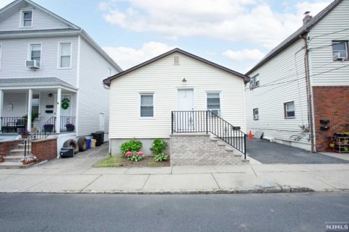 31 Roma St, Nutley NJ  07110-1915 exterior