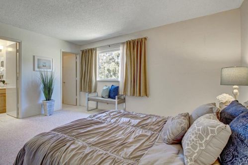 880 Stonegate Dr, South San Francisco CA  94080-1562 exterior