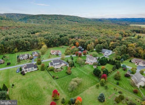32 Chelsea Ln, Carlisle, PA 17015-7912