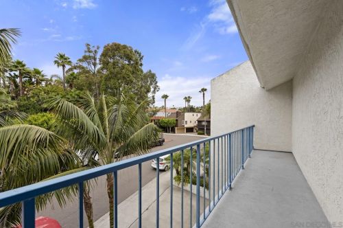 4525 Cove Dr, Carlsbad CA  92008-4261 exterior