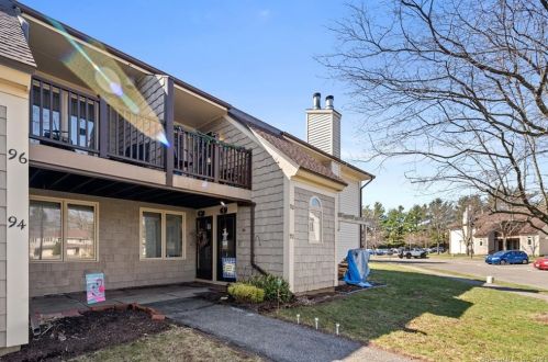 90 Little Oak Ln, Rocky Hill, CT 06067-1838