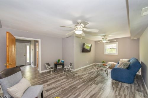 1298 Shaffer Ave, Roselle, NJ 07203-2954