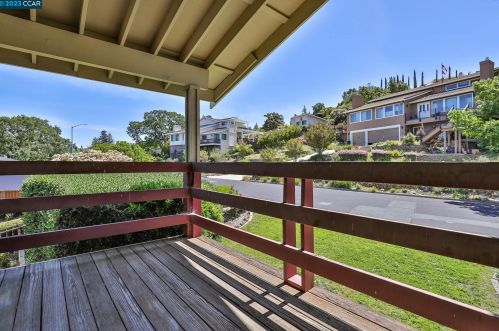 5525 Merritt Dr, Concord CA 94521-4708 exterior