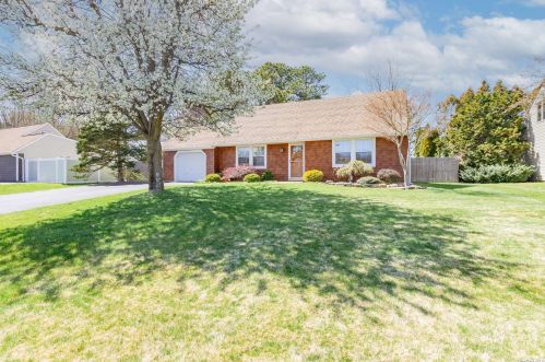 14 Woodbrook Dr, Panamoka, NY 11961-2132