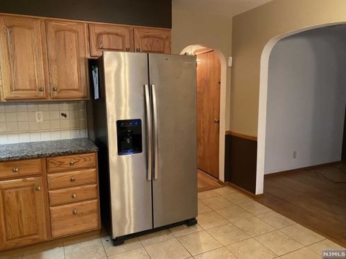 402 Falmouth Ave, Elmwood Park NJ  07407-3305 exterior