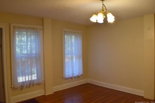 13 Pleasant St, Woodbury CT  06798-2927 exterior