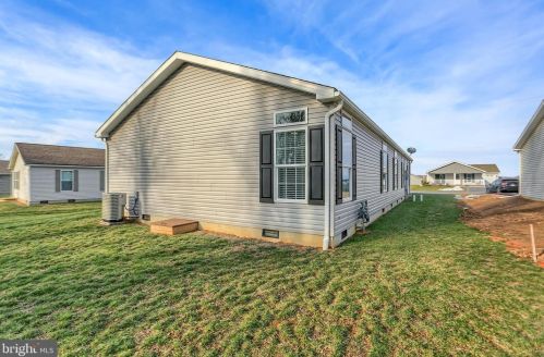 5 Laurie Dr, Lees Cross Roads PA  17257-8150 exterior