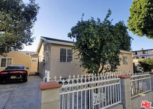 301 Acacia Ave, Compton, CA 90220-2266