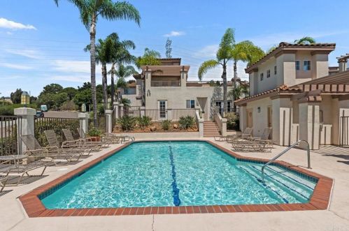 7442 Altiva Pl, Carlsbad CA 92009-6412 exterior