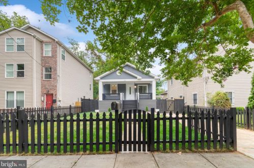 613 57th St, Washington, DC 20019-6906