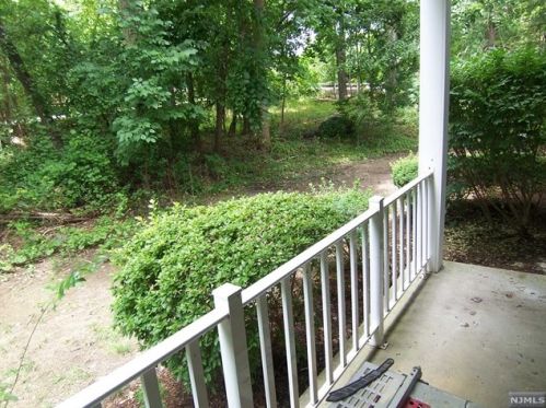 956 Juniper Way, Mahwah NJ  07430-3469 exterior