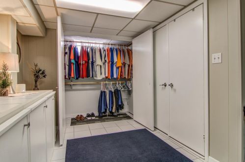 8250 Jackson Ave, Hammond IN  46321-1633 exterior