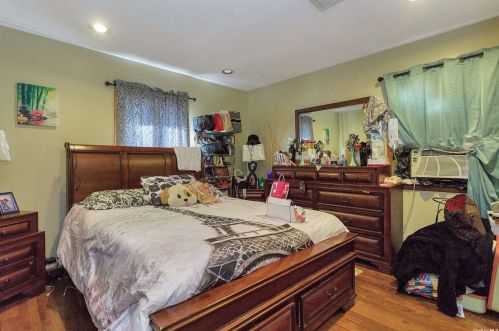 1000 Washington Ave, Westbury NY  11590-5502 exterior
