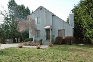 22 Arthur Dr, Hither Plains, NY 11954-5057