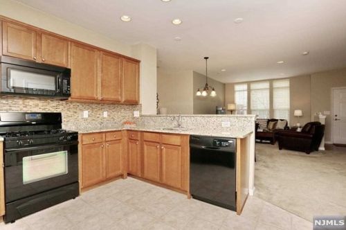 22 Aster Ln, Outwater NJ 07026-3563 exterior