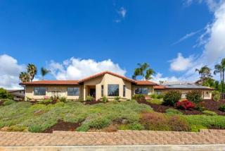 227 Bavaria Dr, Vista, CA 92083-7652