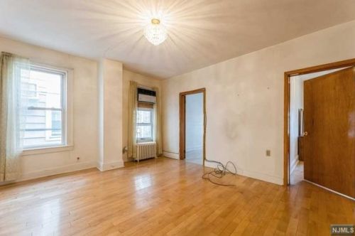 886 Broadway, Bayonne NJ  07002-3033 exterior