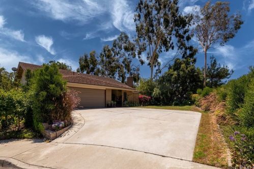 2424 Hollyoak Dr, Fullerton, CA 92835-3204
