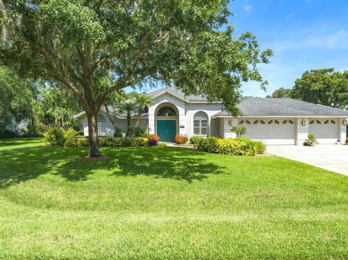 536 Reserve Dr, Tavares, FL 32778-2101