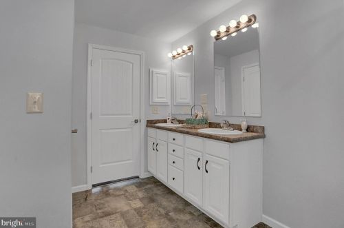 5 Laurie Dr, Lees Cross Roads PA  17257-8150 exterior