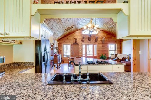 3714 Mountain Rd, Haymarket VA  20169-1739 exterior