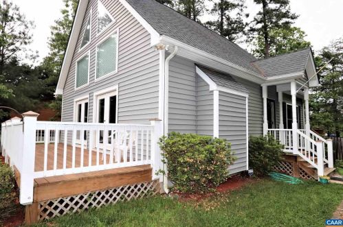 579 Jefferson Dr, Bybee, VA 22963-3033