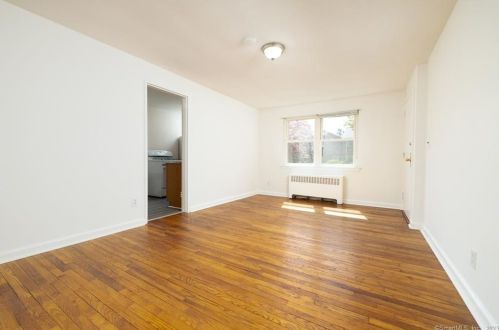 202 Seaton Rd, Stamford, CT 06902-3327