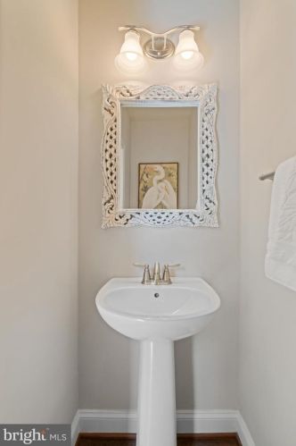 15340 Wits End Dr, Woodbridge VA  22193-5889 exterior