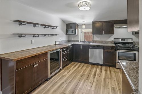 1029 Obispo Ave, Long Beach, CA 90804-3833