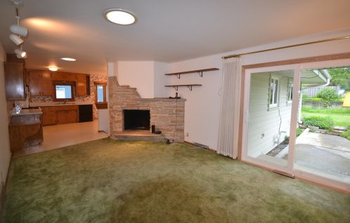 5112 Russell Dr, Greendale, WI 53129-2836