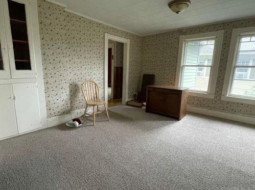 31 Bliss Pl, Norwich, CT 06360-2701