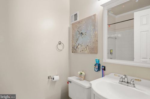 1944 Wicklow Ct, Woodbridge VA  22191-3459 exterior