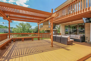 8 Porpoise Ct, Northport, NY 11768-1535