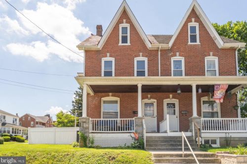 300 Pennsylvania Ave, Downingtown, PA 19335-2523