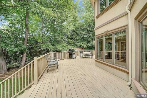 21 Cathy Ct, Norwood, NJ 07648-1827