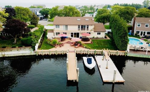 316 Lagoon Dr, Copiague, NY 11726-5409