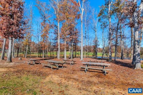 27 Bearwood Dr, Bybee VA  22963-2843 exterior